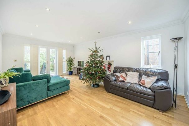 Hurst Road, East Molesey, KT8 - Photo 1