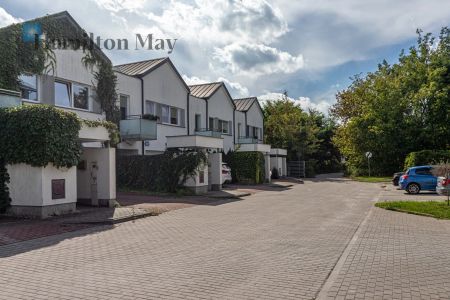 Dom w zabudowie szeregowej z ogrodem na Targówku - Zdjęcie 3