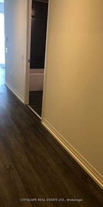 Dundas/Jarvis-Upgraded Cozy 2Bdrm+Den 2Baths - Photo 3