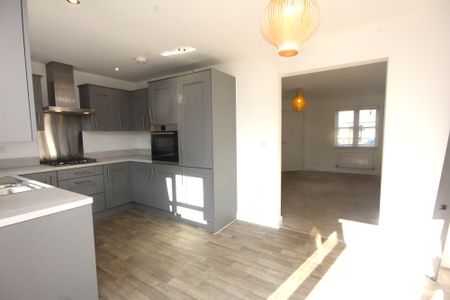 Laurel Crescent, Preston - Photo 3