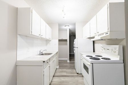 Gateway Manor Apartments - Photo 2