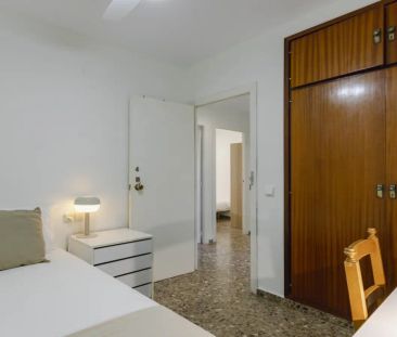 Single Bed in Rooms for rent in 4-bedroom apartment in Algirós - Photo 6