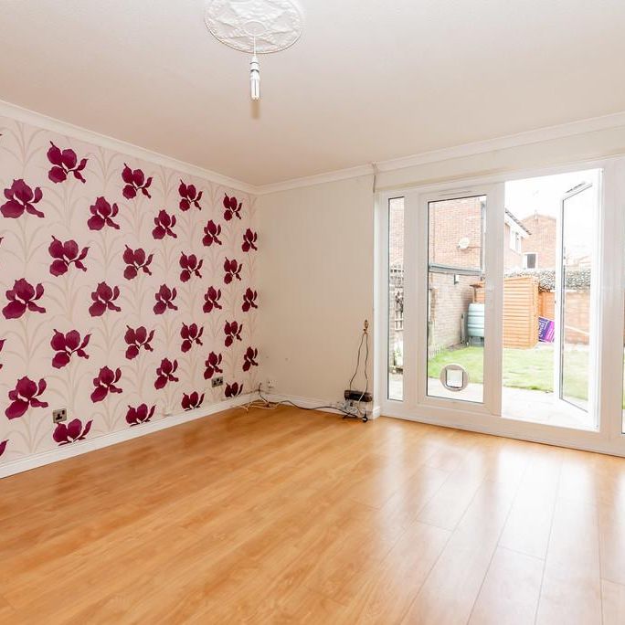 3 bedroom semi-detached house to rent - Photo 1