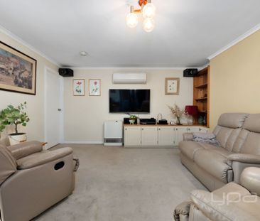 4 BEDROOM FAMILY HOME WITH MULTIPLE LIVING AREAS - Photo 1