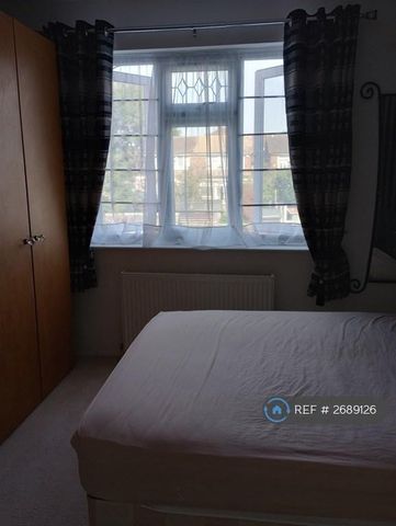 1 bedroom in a house share to rent - Photo 3