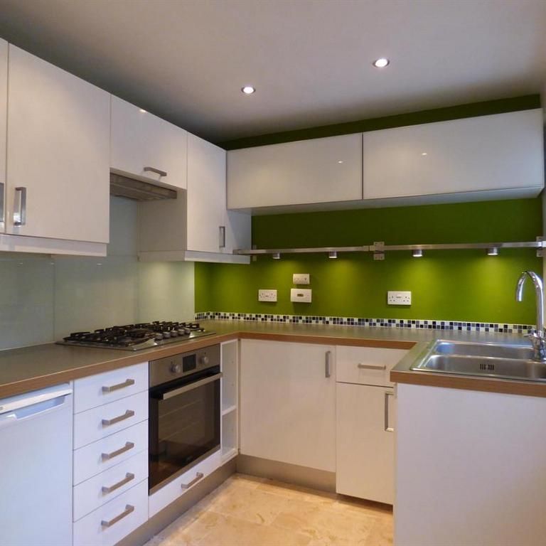 2 bedroom end of terrace house to rent - Photo 1