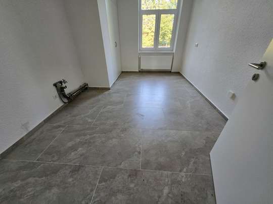 Moderne Ausstattung / hochwertige Bodenbeläge / Balkon u.v.m.... - Foto 1