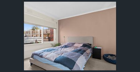 Stylish, Light-Filled Two-Bedroom Unit – Walk to Mt Eliza Village - Photo 5