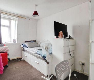 3 bedroom end of terrace house to rent - Photo 3