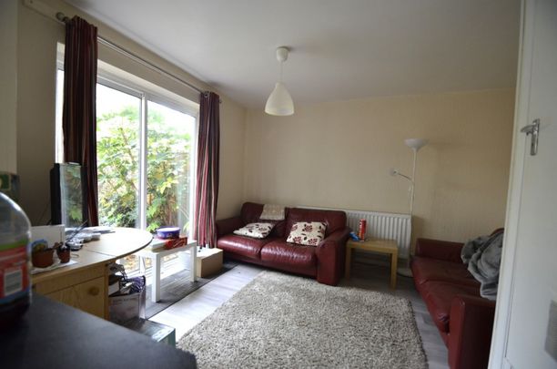 4 bedroom Property to rent - Photo 1