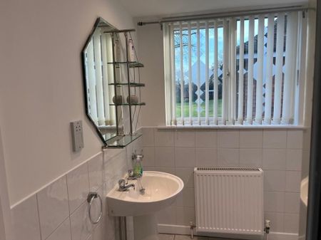 1 bedroom ground floor flat to rent - Photo 4