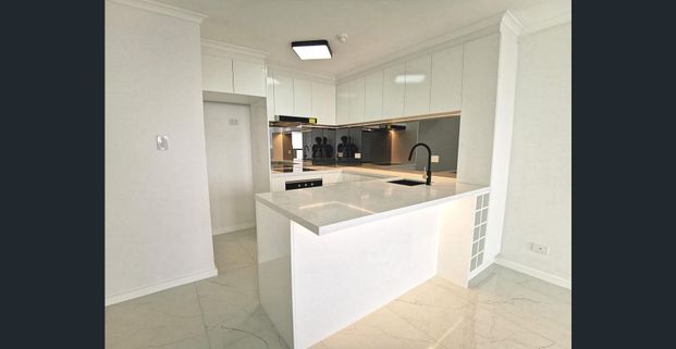 City 2 Bed 1 Bath For Lease, Windsor Plaza Renovated Apartment - Photo 1