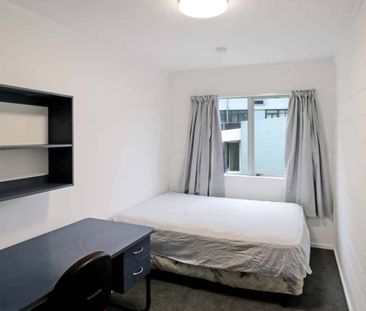 Spacious 5-Bedroom Apartment - Photo 3
