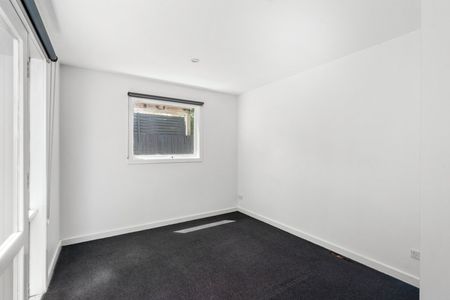 Bayside Living with Courtyard Style! - Photo 3