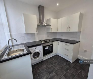 3 bedroom end of terrace house to rent - Photo 3