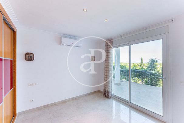 Luxury villa for rent with sea view in Santa Ponsa - Photo 1