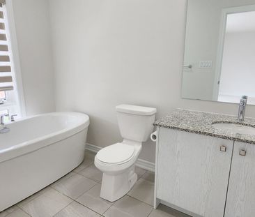 For Lease - 22 Ravenbury Street, Brampton, Ontario - Photo 4