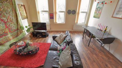 5 bedroom House in Hyde Park, Leeds - Photo 1