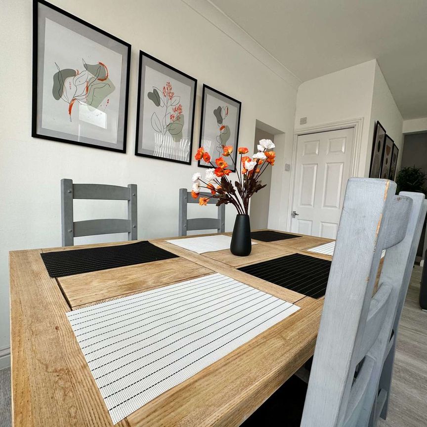 💡 All-Inclusive Double Room | in Rotherham Room 3 - Photo 1