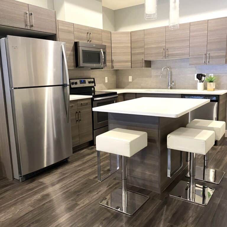 Edmonton Furnished Condo Rental in Whyte Ave/University - Modern Living in Old Strathcona! - Photo 1