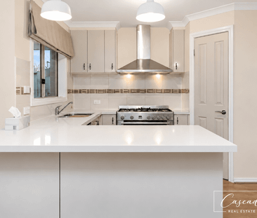 Spacious Family Living with Multiple Living Areas and Generous Back... - Photo 5