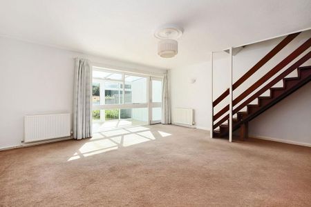 4 bedroom terraced house to rent - Photo 2