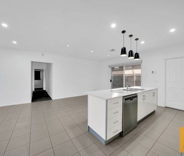 PERFECT FAMILY HOME - Photo 4