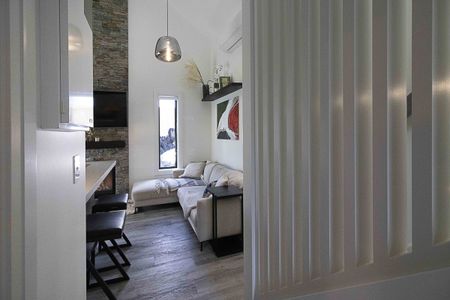 LUXE LIVING - Photo 2