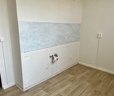 Helle 1-Raum-Wohnung mit Balkon und Badewanne im 4. OG – 41 m² - Photo 2