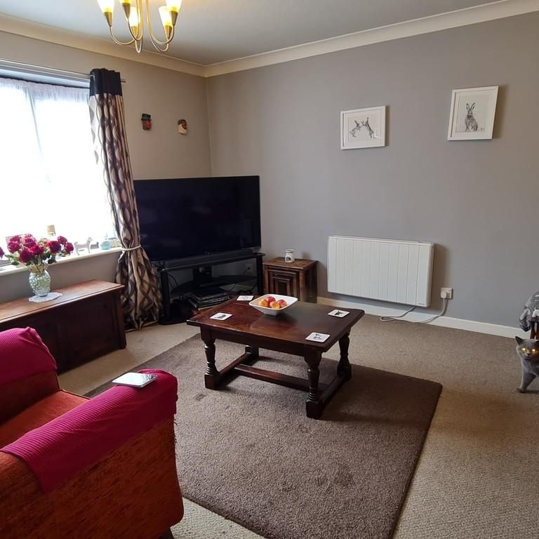2 bedroom ground floor flat to rent - Photo 1