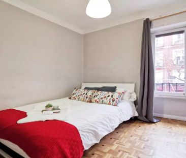 Room in a shared 8-bedroom apartment for rent in Arapiles, perfect for students - Photo 2