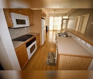 2 Bed + Den 1.5 Bath Underground Parking Glenora - Photo 4