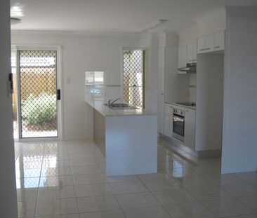 3 BEDROOMS! NEAR NORTH LAKES! - Photo 3