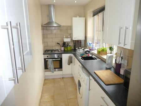 3 bedroom terraced house to rent - Photo 5