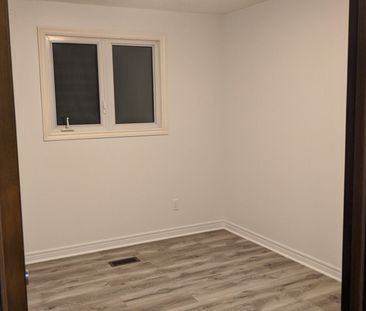 For Lease - 354 Park Road Unit# Main Fl, Oshawa, Ontario - Photo 1