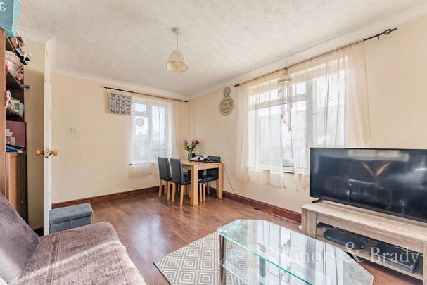 2 bedroom end of terrace house to rent - Photo 1