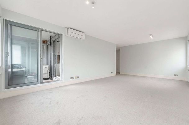 SHORT LET: A spacious lateral two-bedroom apartment in a secure gated development. - Photo 1