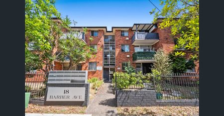 Light-Filled First Floor Apartment Designed for Easy Living and Year-Round Comfort - Photo 3