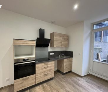 A LOUER - MAISON 4 CHAMBRES - COSSE LE VIVIEN - Photo 3