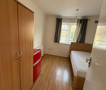 Room in a Shared House, Windmill Lane, E15 - Photo 3