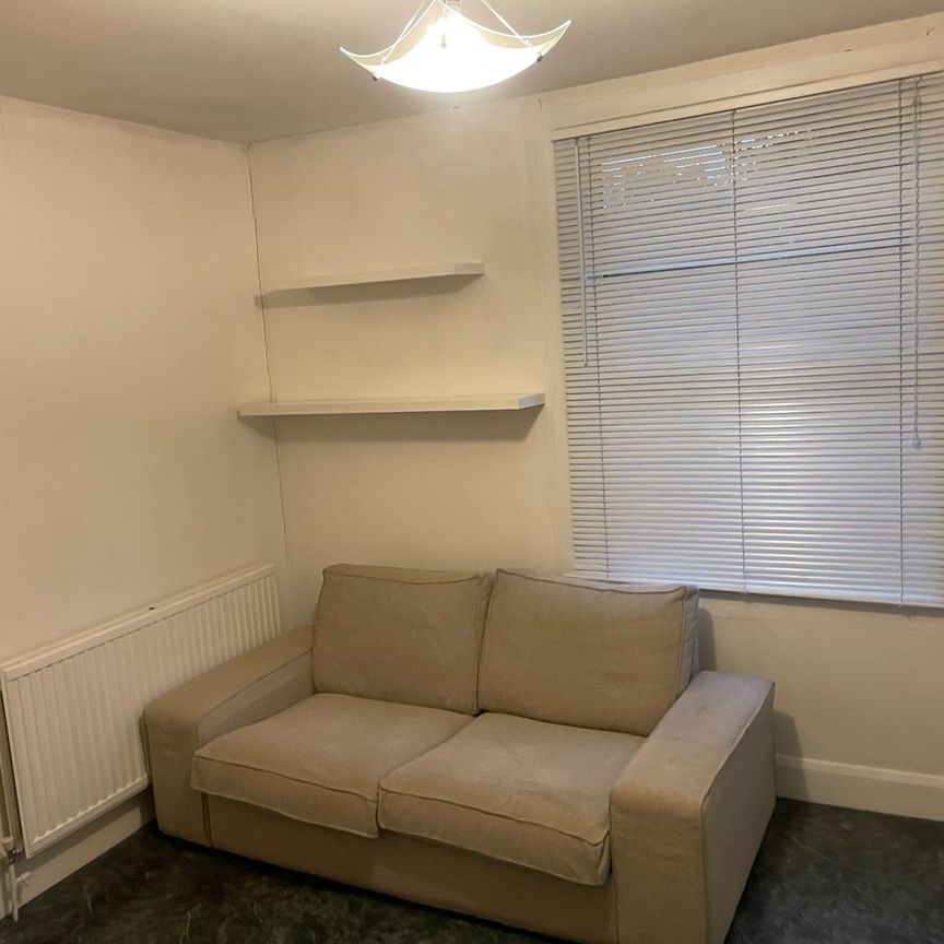 1 Bed Flat, Cricklewood, NW2 - Photo 1