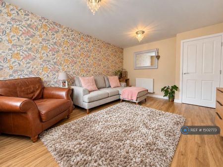 3 bedroom semi-detached house to rent - Photo 4