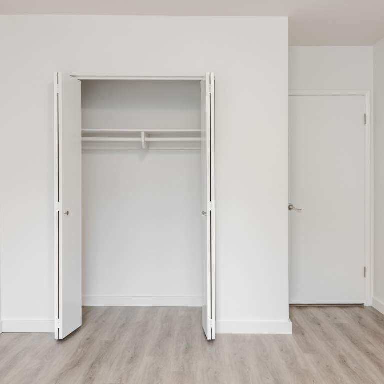 1 Bedroom - Renovated - Photo 1