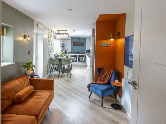 UK Award Winning, exceptionally high standard, design-led, immaculate, quiet but friendly & sociable shared home in prime location, close to Chester City Centre, transport, good shops and leisure. Room 5 - Photo 1