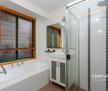 Spacious Family Home in a Prime Coastal Location - Photo 2