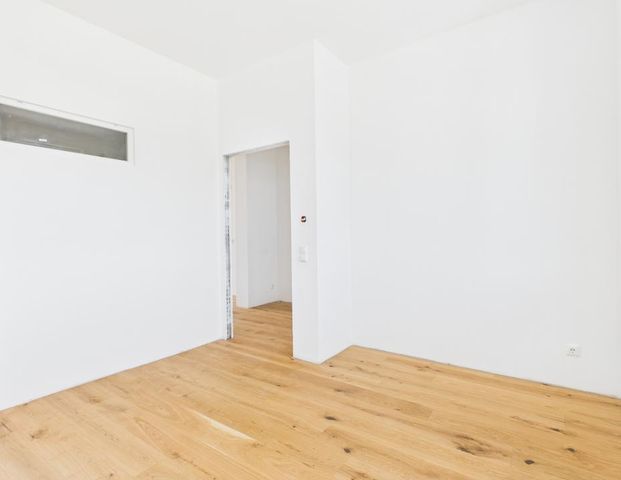 Erstbezug nach Kernsanierung! | moderne Wohnung mit Balkon und Küche ab 01.11. - Photo 1