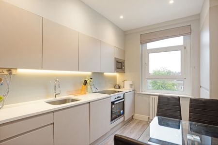 3 bedroom apartment to rent - Photo 2