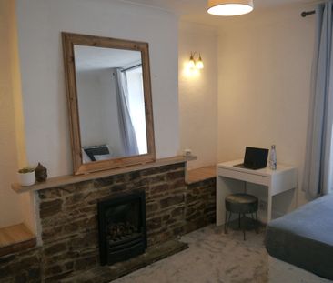 Large Newly refurbished modern Four bedroom shared house. Town Cent... - Photo 4