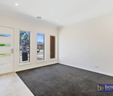 Spacious and Modern Living in North Bendigo - Photo 5