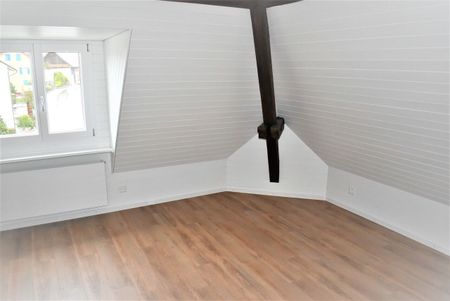 Small cozy 2½ roof apartment in 3 family house - Photo 2